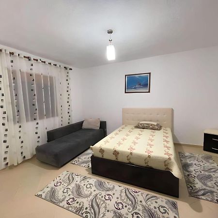 Guri Guest House Pogradec Eksteriør billede