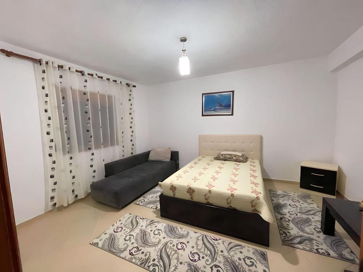 Guri Guest House Pogradec Eksteriør billede