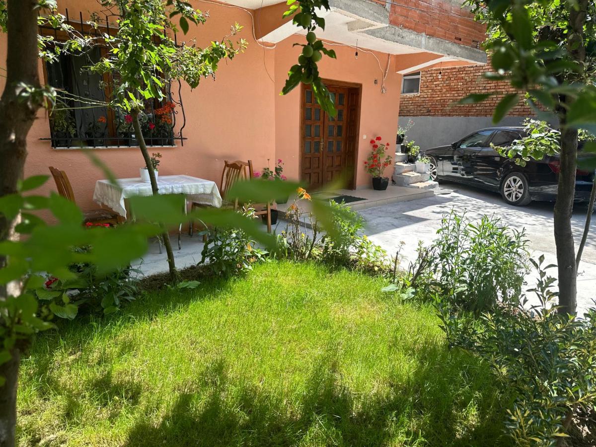 Guri Guest House Pogradec Eksteriør billede