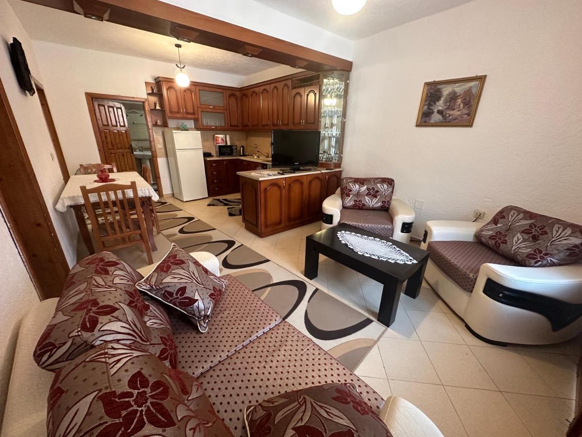 Guri Guest House Pogradec Eksteriør billede