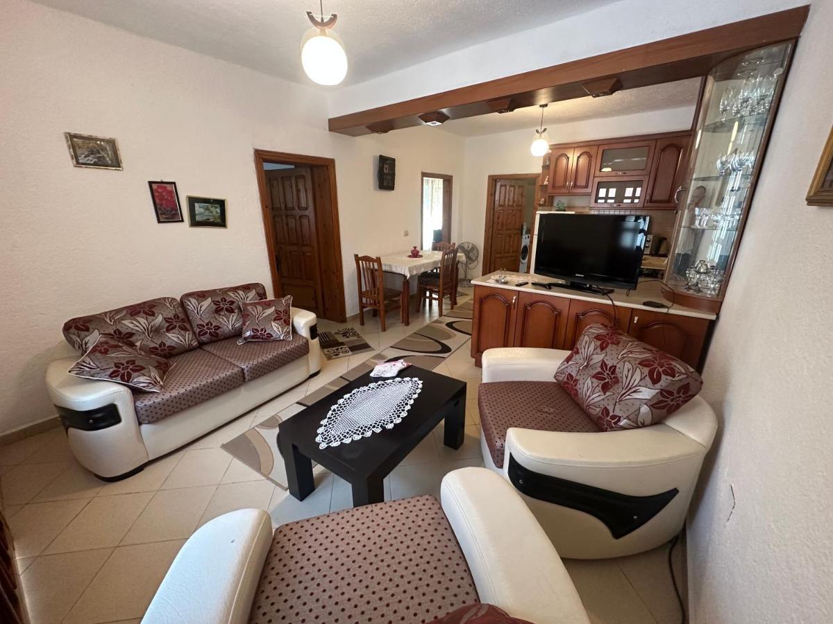 Guri Guest House Pogradec Eksteriør billede