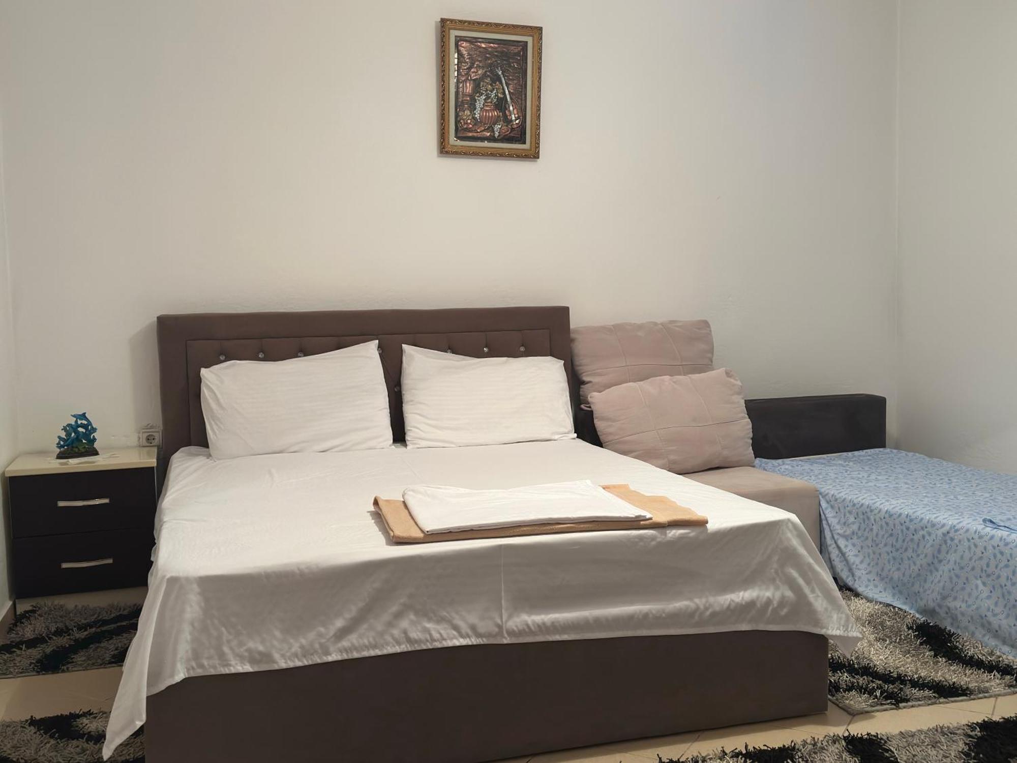 Guri Guest House Pogradec Eksteriør billede